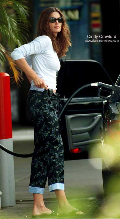 Cindy Crawford Gassing Up